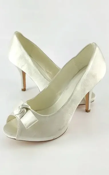 satynowe-buty-slubne-38-kod-producenta-49759584334