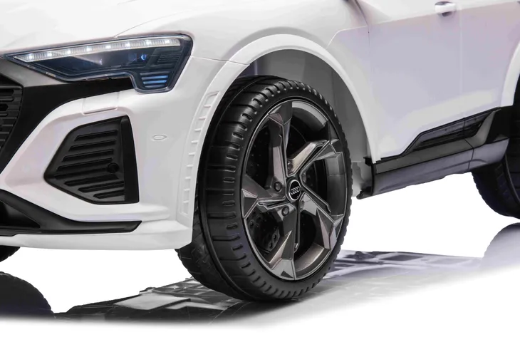 pojazd-audi-sq8-bialy