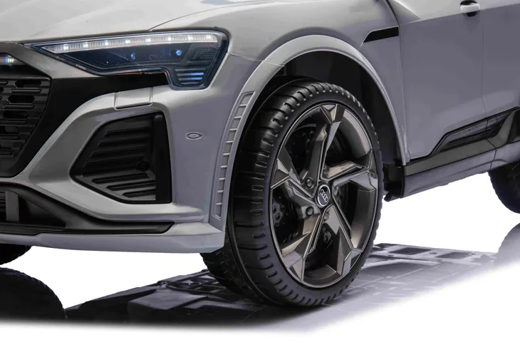 pojazd-audi-sq8-szary