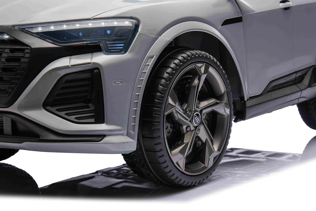 pojazd-audi-sq8-szary