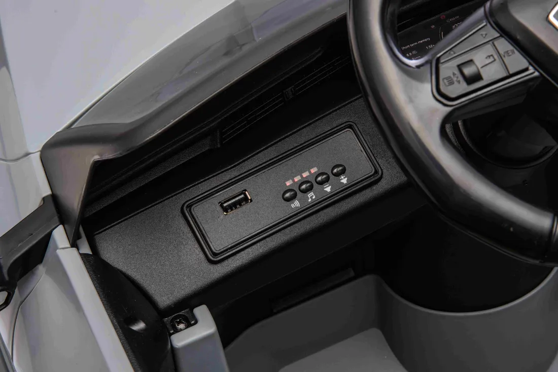pojazd-audi-sq8-szary
