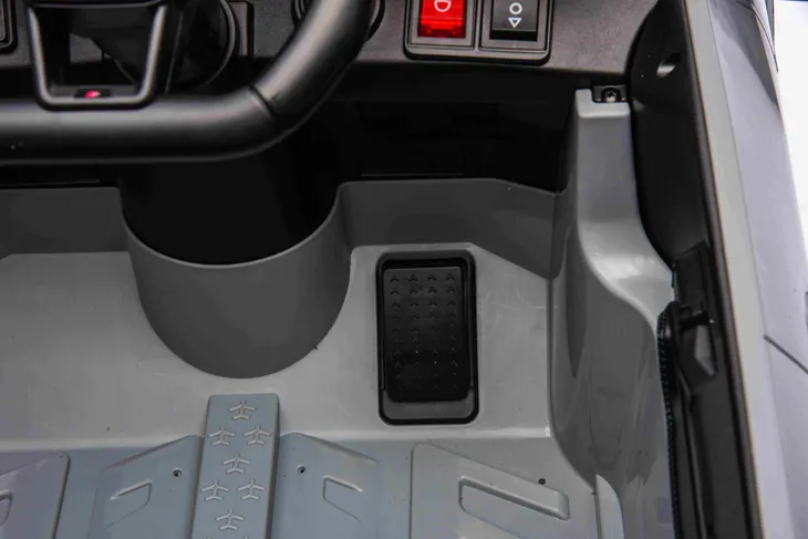 pojazd-audi-sq8-szary