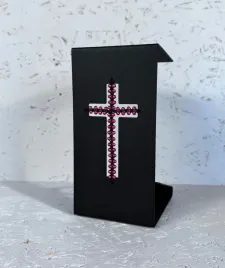 znicz-z-drobnymi-czerwonymi-koralikami-wys-20cm