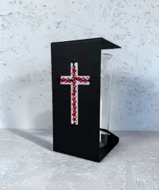 znicz-z-czerwonymi-fasetowanymi-koralikami-wysokosc-28cm