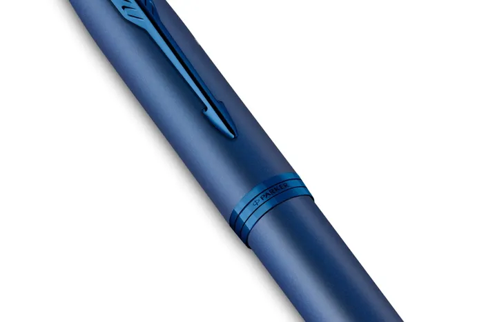 roller-parker-im-professionals-monochrome-blue-stan-nowy-kolor-dominujacy-piora-niebieski