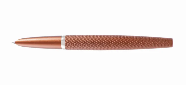 roller-diplomat-viper-guilloche-brown-kolor-dominujacy-piora-czerwony