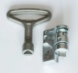 wkladka-patentowa-zatrzaskowa-na-trojkat-t-8-mm-1-szt-klucz-t-8-mm