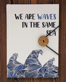 waves-together-maly-notatnik-z-paskiem-i-guzikiem-kokosowym-18-125-cm