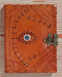 solarius-guard-skorzany-notatnik-zlego-oka-z-recznymi-przeszyciami