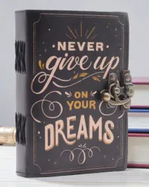 skorzany-notatnik-motywacyjny-never-give-up-on-your-dreams-178-127-cm