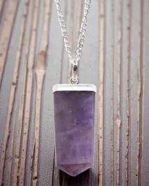 violet-ray-plaski-wisior-z-ametystu-w-szlifie-krysztalu
