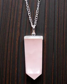 rose-light-plaski-wisior-z-kwarcu-rozowego-w-szlifie-krysztalu