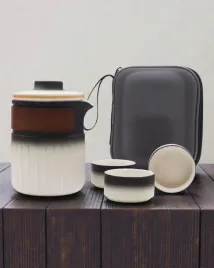 podroz-trzech-przyjaciol-turystyczny-zestaw-ceramiczny-z-czajnikiem-i-3-k