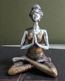 figurka-kobiety-24-cm-joga-srebrno-zlota-rownowaga