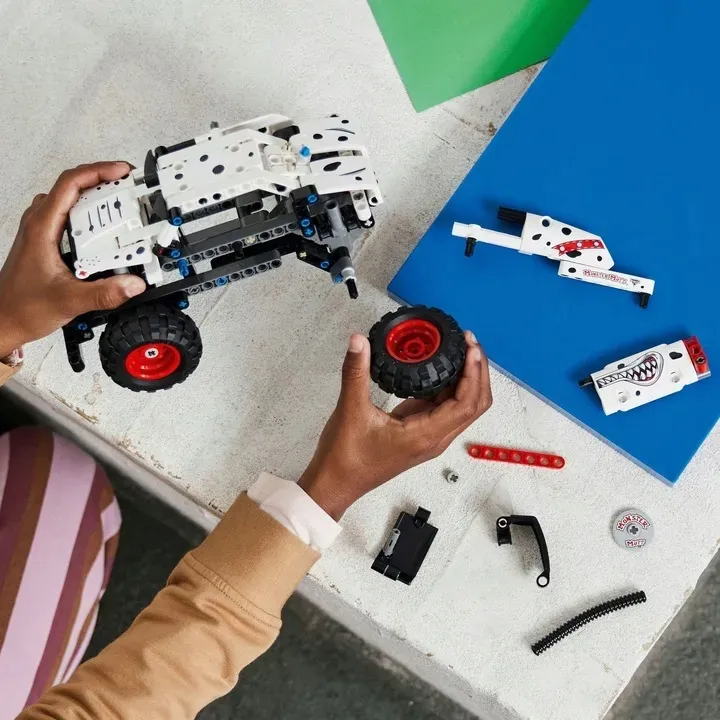 lego-technic-monster-jam-mutt-dalmatian-42150