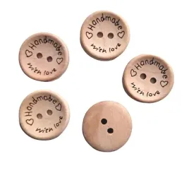 guziki-drewniane-25-mm-z-napisem-hand-made-10-szt