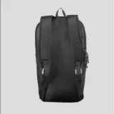 czarny-plecak-turystyczny-quechua-20l-plec-produkt-uniseks