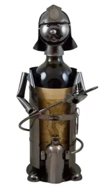 dekoracyjny-stojak-na-wino-strazak-decorative-wine-botel-holder-w149
