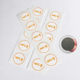 naklejka-nfc-biala-z-pomaranczowym-napisem-antymetal-ntag213-o25-mm-50-szt
