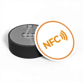 naklejka-nfc-biala-z-pomaranczowym-napisem-antymetal-ntag213-o25-mm-30-szt