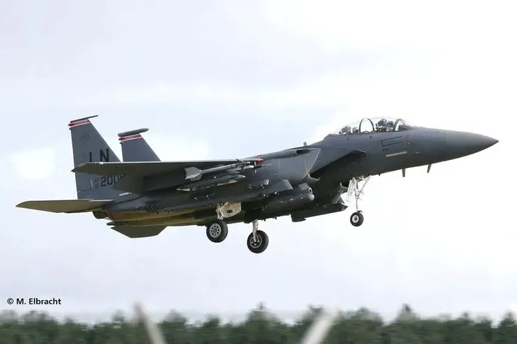 samolot-f-15e-strike-eagle-and-bombs-poziom-trudnosci-3
