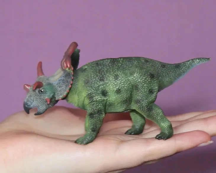 dinozaur-kosmoceratops-bohater-brak