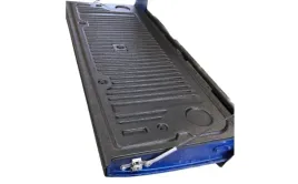 nakladka-oslona-ochronna-na-tylna-klape-do-toyota-hilux-2015-2024