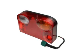 lampa-tylna-z-trojkatem-prawa