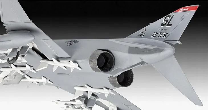 samolot-f-4e-phantom-skala-skala-1-72