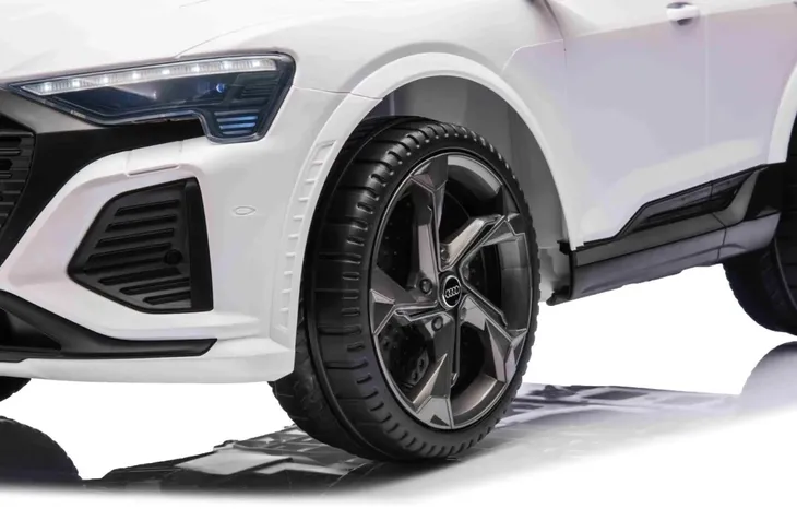 pojazd-audi-sq8-bialy-stan-nowy