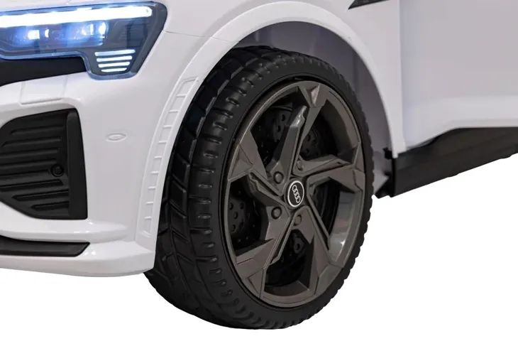 pojazd-audi-sq8-bialy-stan-nowy