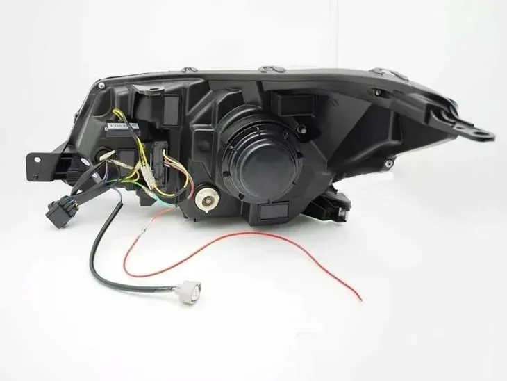 lampy-reflektory-chrome-led-do-subaru-forester-iv-informacje-dodatkowe-zarowki-w-zestawie