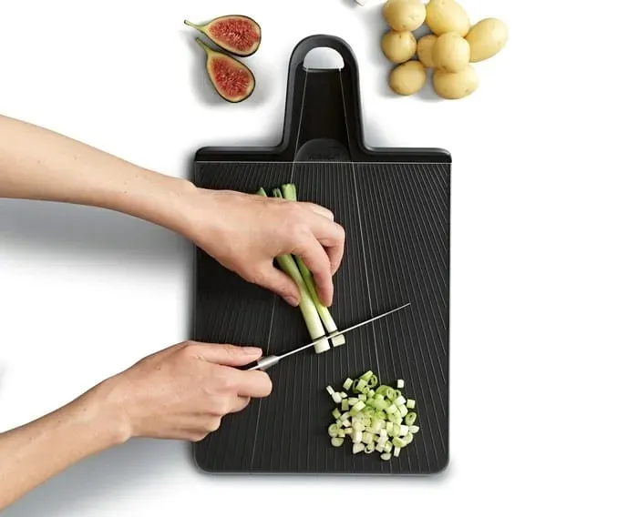 deska-chop2pot-plus-regular-czarna-joseph-joseph-marka-joseph-joseph-stan-nowy