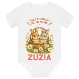 body-dzieciece-z-imieniem-nasz-pierwszy-dzien-mamy-nadruk-bawelna