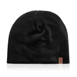 welurowa-czapka-damska-winter-czarny