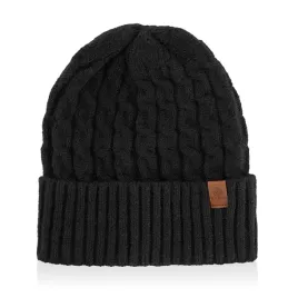 czapka-damska-ze-wzorem-winter-czarny
