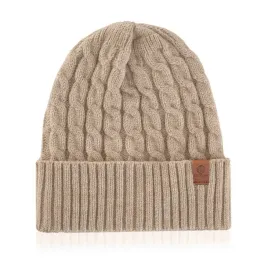 czapka-damska-ze-wzorem-winter-bezowy