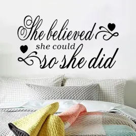 naklejka-scienna-inspirujaca-she-believed-she-could-so-she-did-czarna