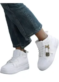 damskie-plaskie-botki-wysokie-sneakersy-ocieplane-z-futerkiem-biale-r-37