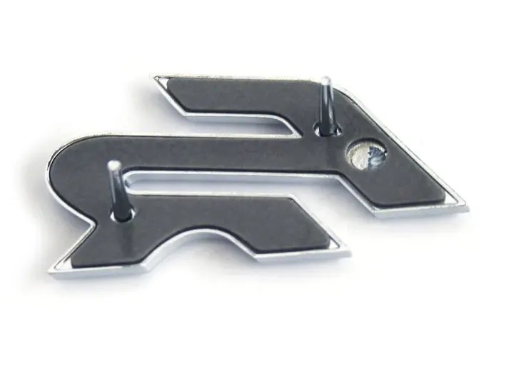 emblemat-seat-leon-06-napis-fr-numery-katalogowe-zamiennikow-6j0853670ktp