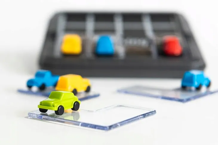 parking-puzzler-smart-games-czas-rozgrywki-do-30-minut
