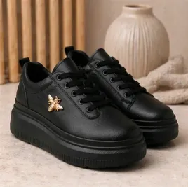 czarne-sneakersy-damskie-na-platformie-z-ozdoba-pszczoly-41