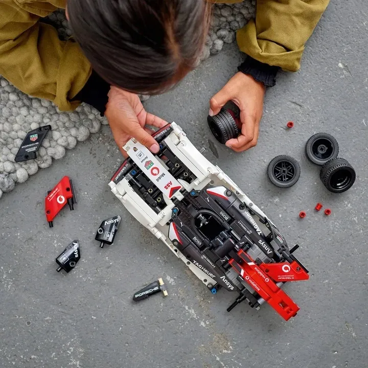 lego-technic-42137-formula-e-porsche-99x-electric