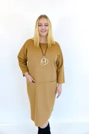 oversizowa-sukienka-midi-z-imitacji-zamszu-z-kieszeniami-karmelowa-uni
