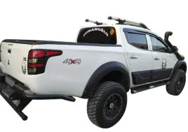 mitsubishi-l-200-dokladki-na-drzwi-super