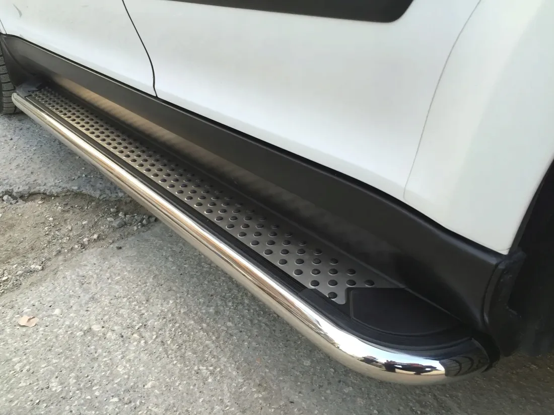 dacia-duster-orurowanie-boczne-stopnie-boki-progi-mocne