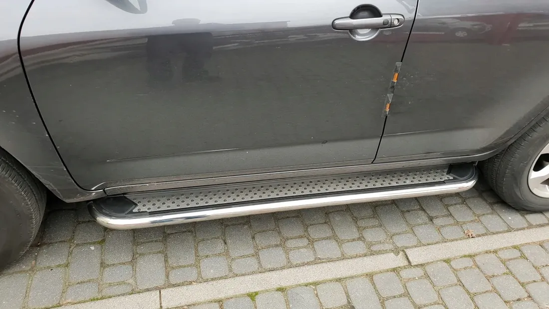 dacia-duster-orurowanie-boczne-stopnie-boki-progi-mocne-stan-nowy