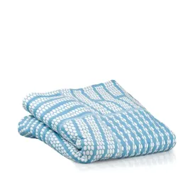 narzuta-na-lozko-230x245-cm-blekitna-w-bialy-wzor