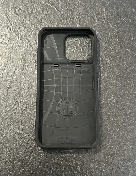 etui-plecki-spigen-slim-armor-cs-do-smartfonu-apple-iphone-15-pro-max-stan-powystawowy-dedykowany-model-apple-iphone-15-pro-max