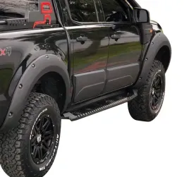 isuzu-d-max-orurowanie-boczne-stopnie-boki-super-mocne-czarne-stal